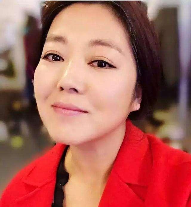 “农村一姐”王茜华:风光背后有心酸,二婚嫁导演苦尽甘来