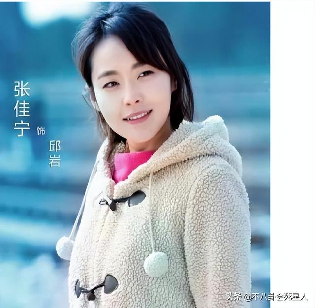 看脸90斤,看腿150斤,这7位女星小脸配粗腿,身材太不协调