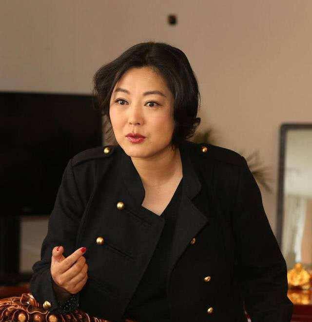 “农村一姐”王茜华:风光背后有心酸,二婚嫁导演苦尽甘来