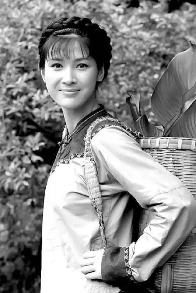 1953年贵州抓获一美女土匪,被捕后无人敢处决,毛主席当场释放