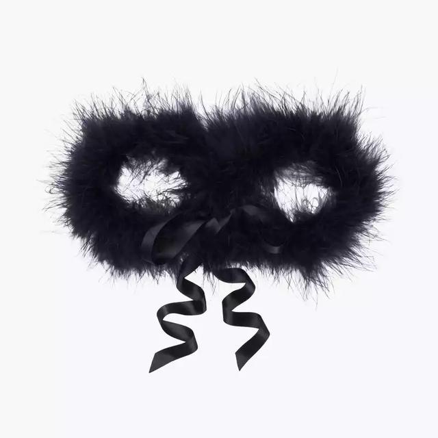 不意外，蕾哈娜的內(nèi)衣品牌 Savage x Fenty 推出情趣系列