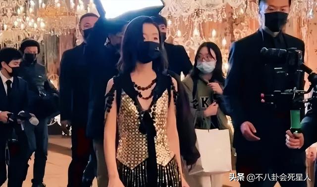 看脸绝美,身材却干瘪,排骨胸,五五分,这10位女星太可惜了