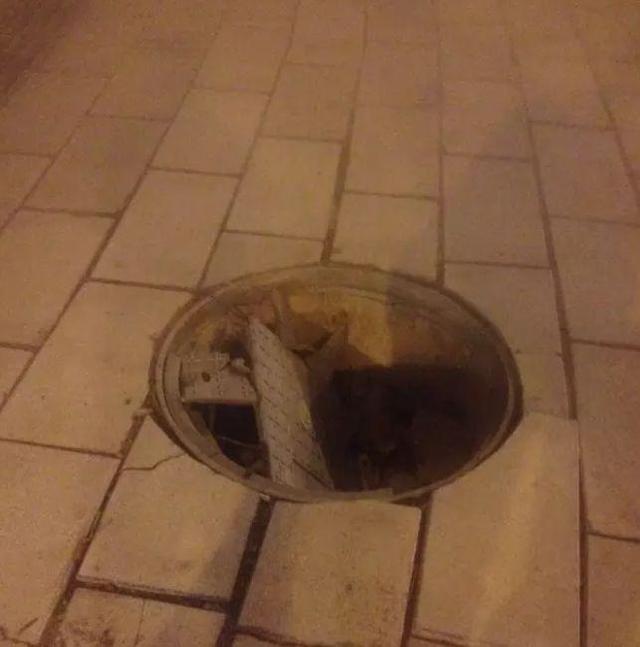 贵州一漂亮女孩腿被卡在下水道缝隙!网友们却说:都怪她太瘦……