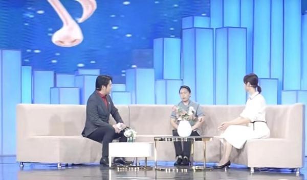 对话北京写字楼“清洁工画家”:拿拖把是为生计,拿画笔才是自己