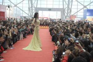 h罩杯美女(你們還記得“亞洲第一性感女神”之稱的孟十朵嗎？)