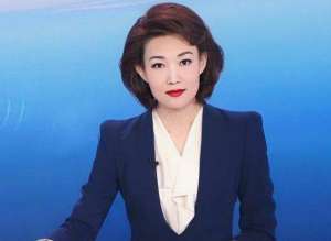 國字臉女生適合的發(fā)型(發(fā)型有多重要？45歲李梓萌摘掉假發(fā)撞臉張曼玉，“國字臉”美出圈)