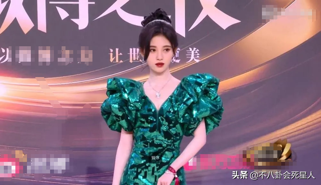 看脸绝美,身材却干瘪,排骨胸,五五分,这10位女星太可惜了