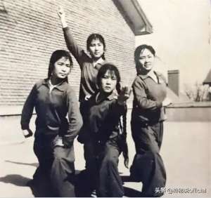 美女鐐銬(中國(guó)美女飛賊宋蓮萍，獨(dú)門(mén)輕功無(wú)人能敵，六米高臺(tái)一躍而下)