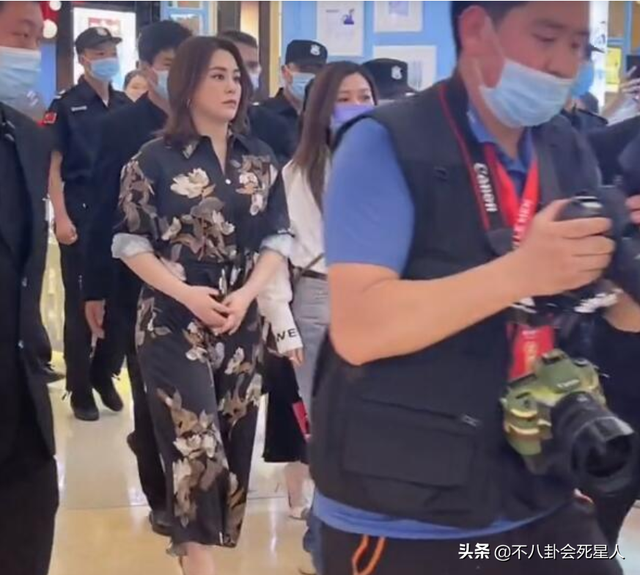 看脸绝美,身材却干瘪,排骨胸,五五分,这10位女星太可惜了