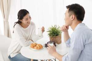 女人得性疾病什么癥狀(6種疾病可以通過性傳播，思想開放的人往后要留心后悔都來不及)