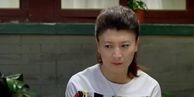 《女人當(dāng)官2》開播，閆學(xué)晶霸屏，能否碾壓農(nóng)村題材女主王茜華？
