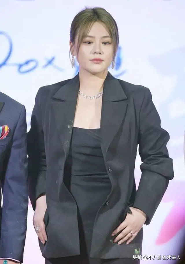 看脸绝美,身材却干瘪,排骨胸,五五分,这10位女星太可惜了