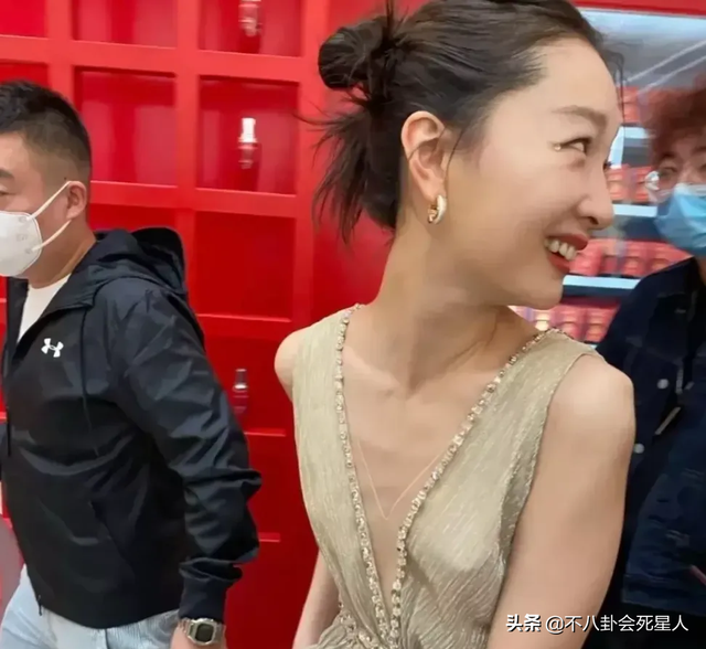 看脸绝美,身材却干瘪,排骨胸,五五分,这10位女星太可惜了