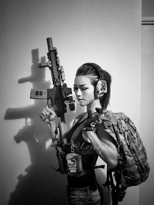 華人美女持槍狂射被人肉！顏值竟如此逆天！不做大哥的……