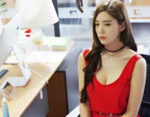 巨乳美女(亞洲第一美女克拉拉宣布結(jié)婚，曾經(jīng)在活動(dòng)現(xiàn)場(chǎng)側(cè)漏巨乳)
