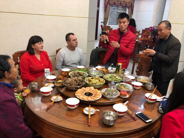 2016年福建農(nóng)村小伙娶烏克蘭美女，生下兩個混血寶寶，如今怎樣了