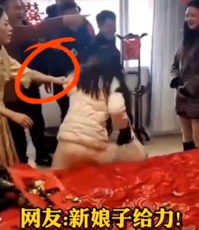 江苏大瓜!丰县某新娘被多位伴郎强吻打屁股,亲友解释:风俗而已
