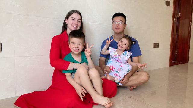 2016年福建農(nóng)村小伙娶烏克蘭美女，生下兩個混血寶寶，如今怎樣了