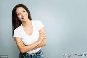 女生怎么變大胸(女人的“大小”，由這3個(gè)因素決定吃再多木瓜也沒用)