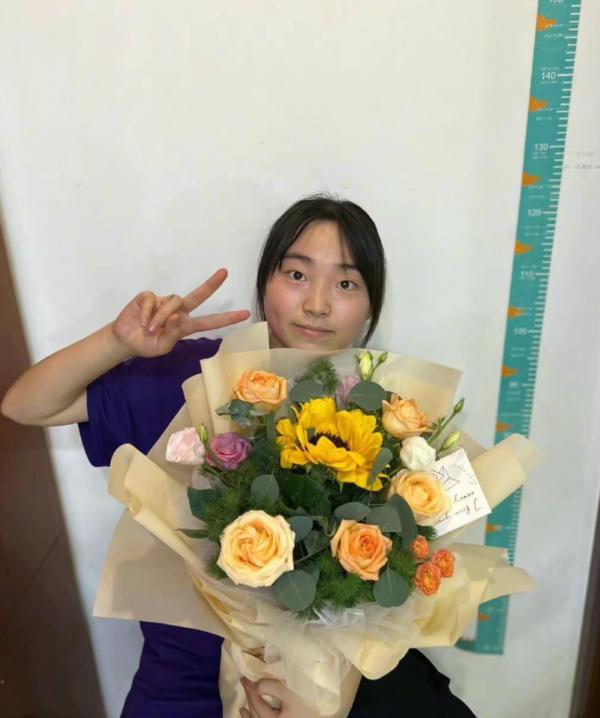 痛心,她才18岁……