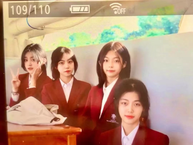 重庆八中美女校花走红,不禁联想到王俊凯,网友:难道想当明星?