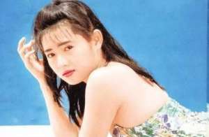 不扣鈕的女孩電影(大家熟悉的各個(gè)年齡段的李麗珍嗎。)