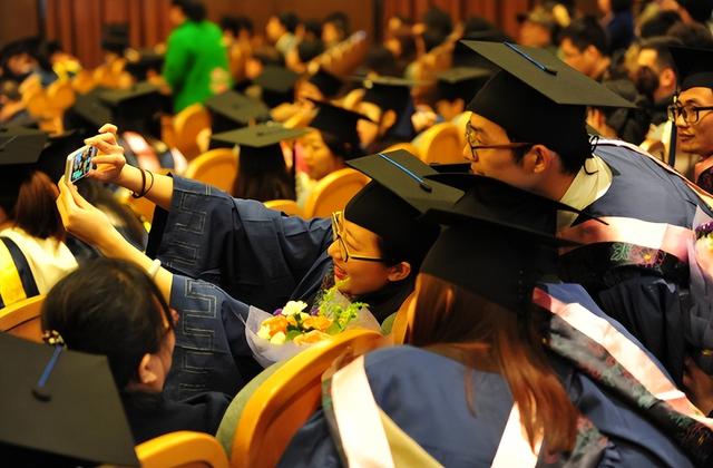 厦门大学美女博士,入学一年半发表58篇论文,又一“科研妲己”?