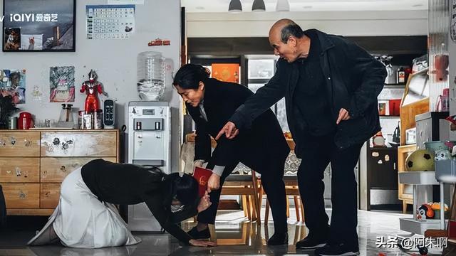 《底线》三场离婚案告诉我们:男人善变不可怕,就怕女人一成不变
