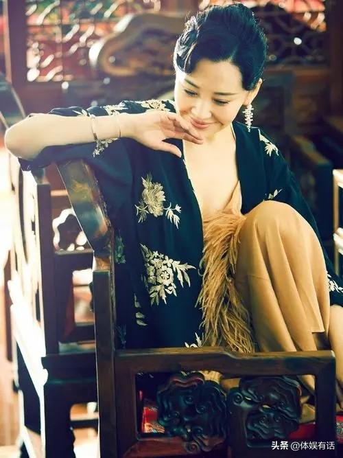 许晴的臀、舒淇的唇、李小冉的胸,这些中年女星性感起来能迷死人