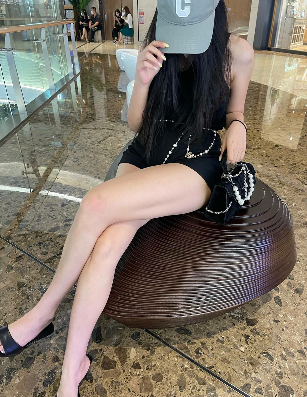 古来圣贤皆寂寞，唯有丝袜留其名