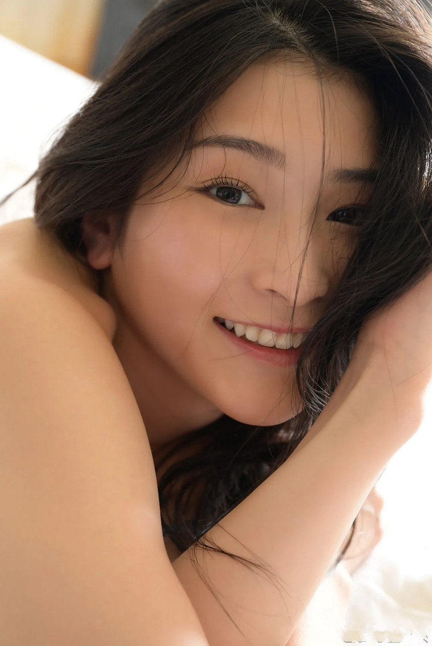 本庄铃 S型身材透出美肌