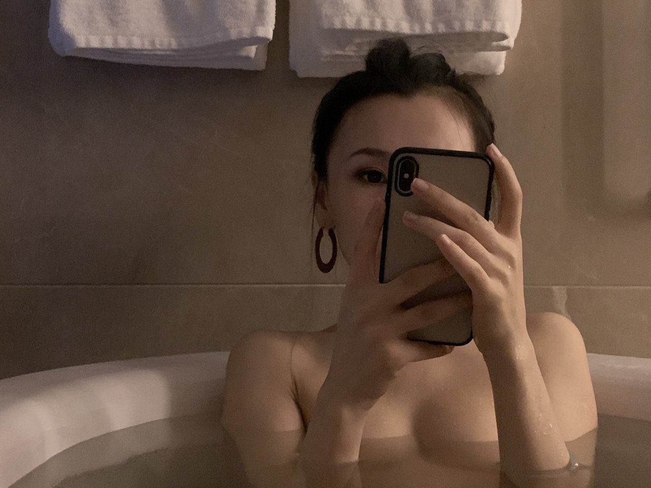 胸器逼人的大胸美女们性感内衣喷血大比拼[33P]