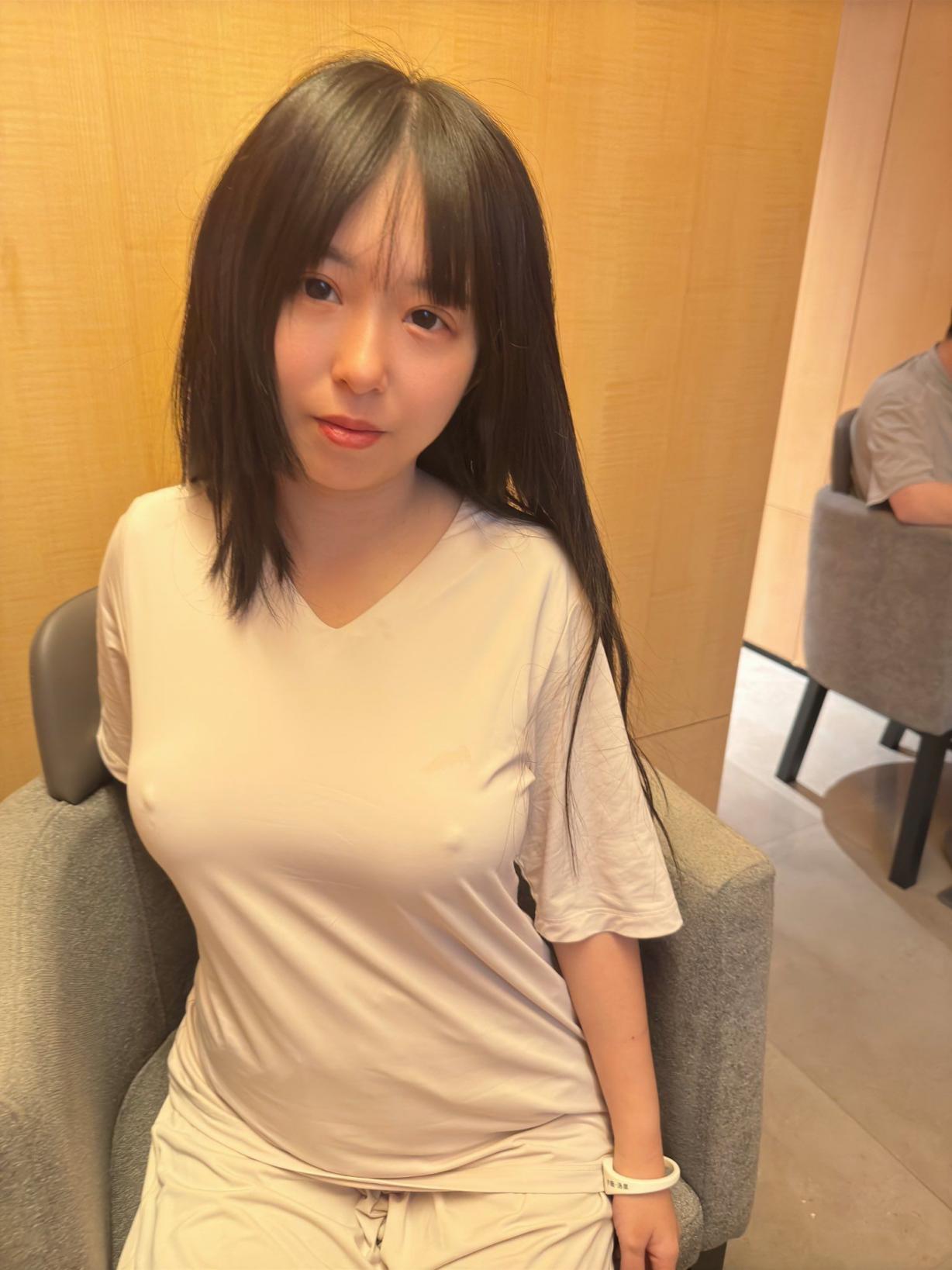 白虎学生妹子