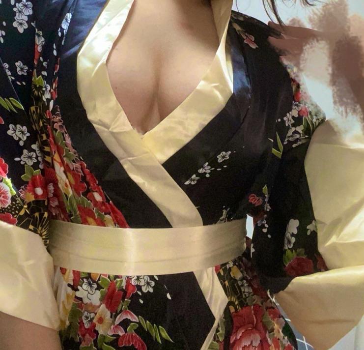 大奶骚母狗