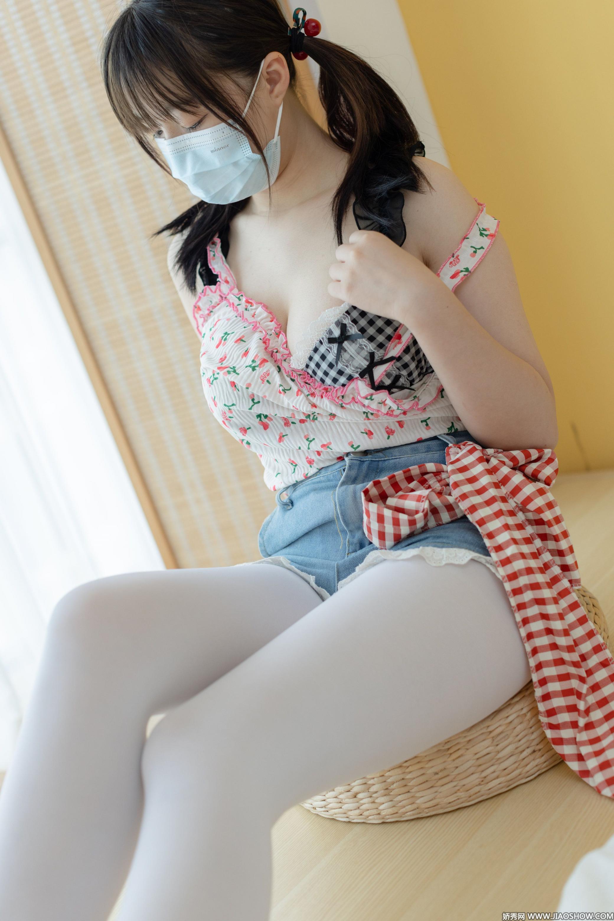 极品巨乳白丝微胖女孩儿