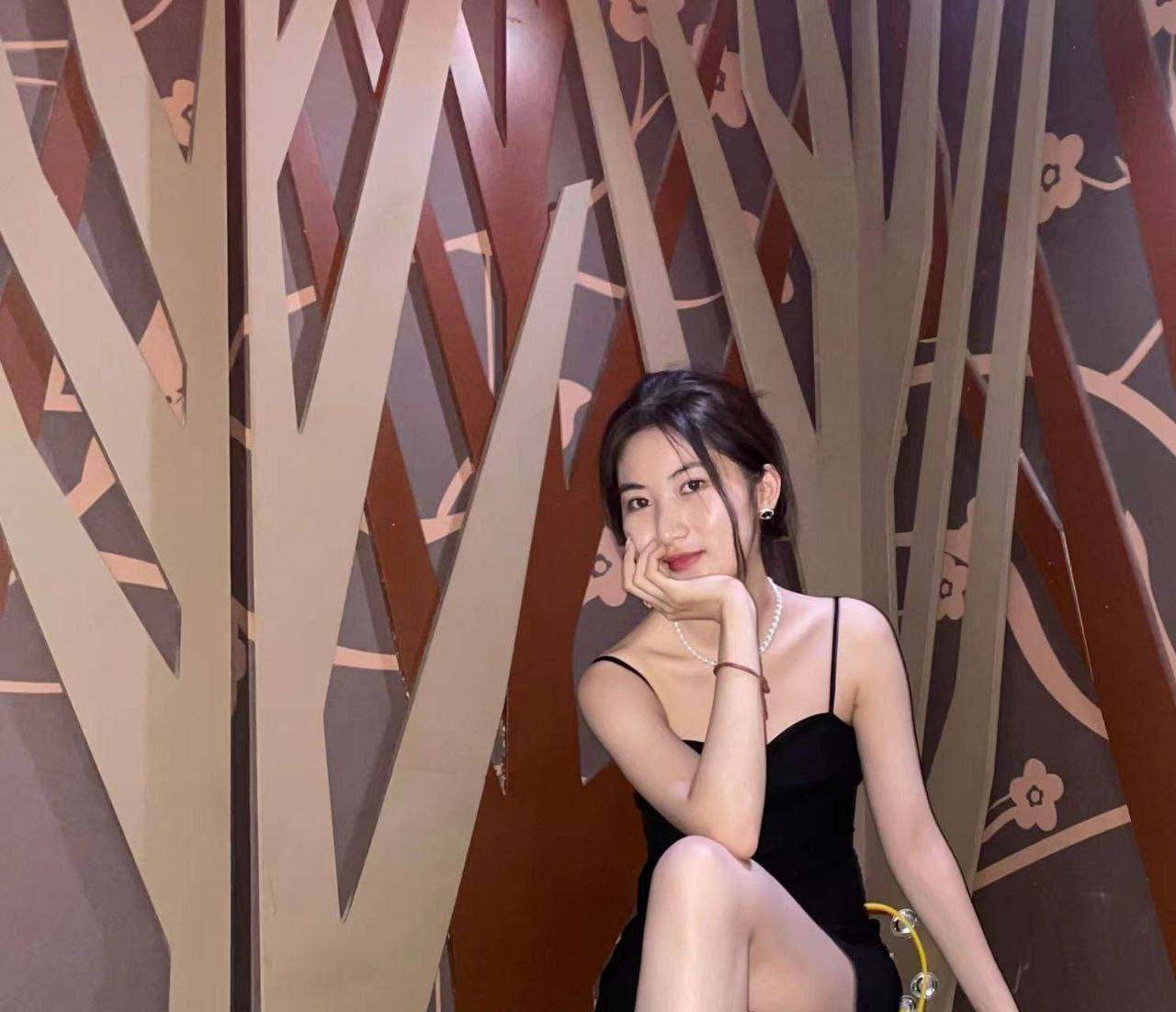 这种尤物女友外表清纯，内心发骚