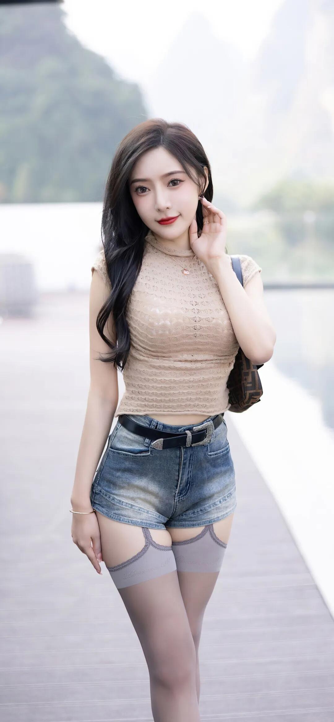 哪个男人抵挡的住碎花裙和丝袜牛仔