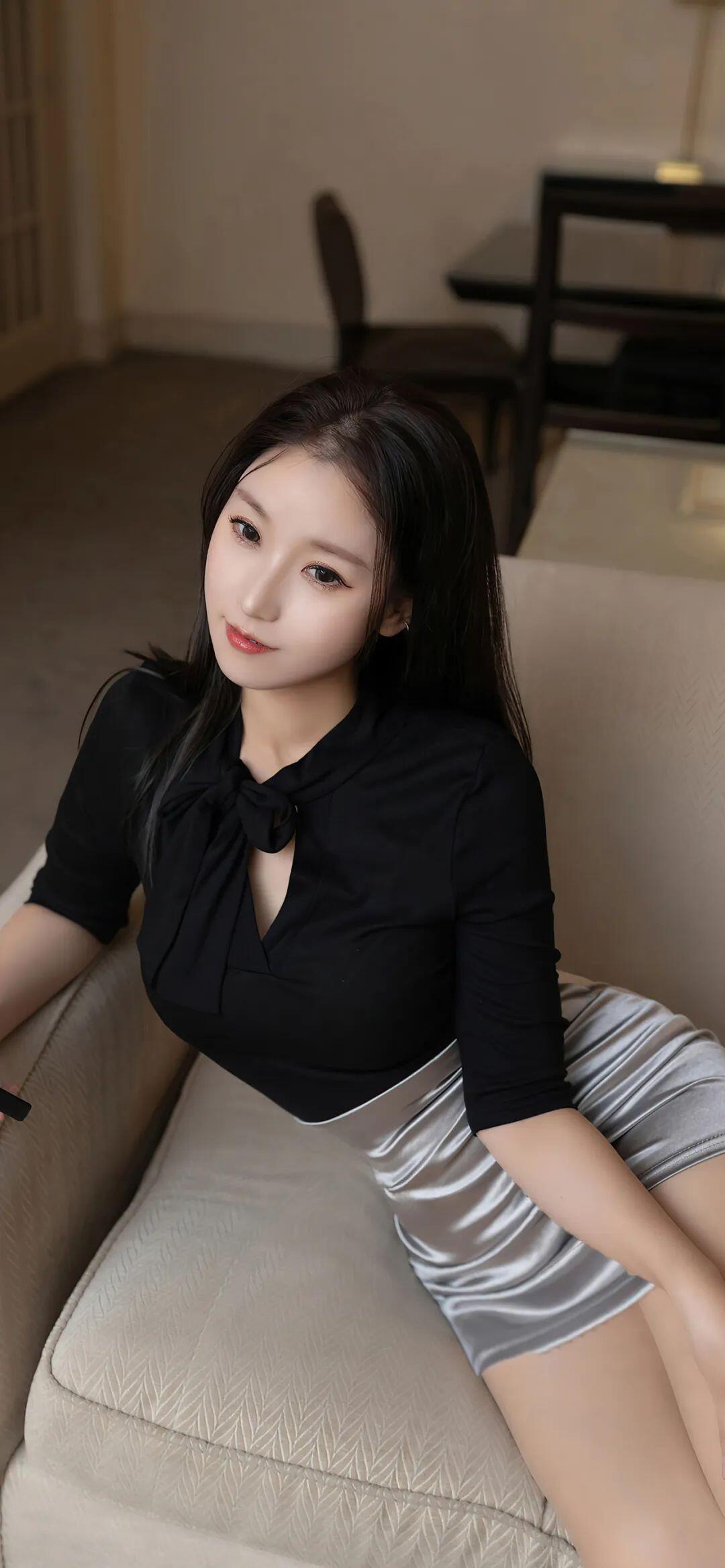 前凸后翘的妹子邀你一起玩