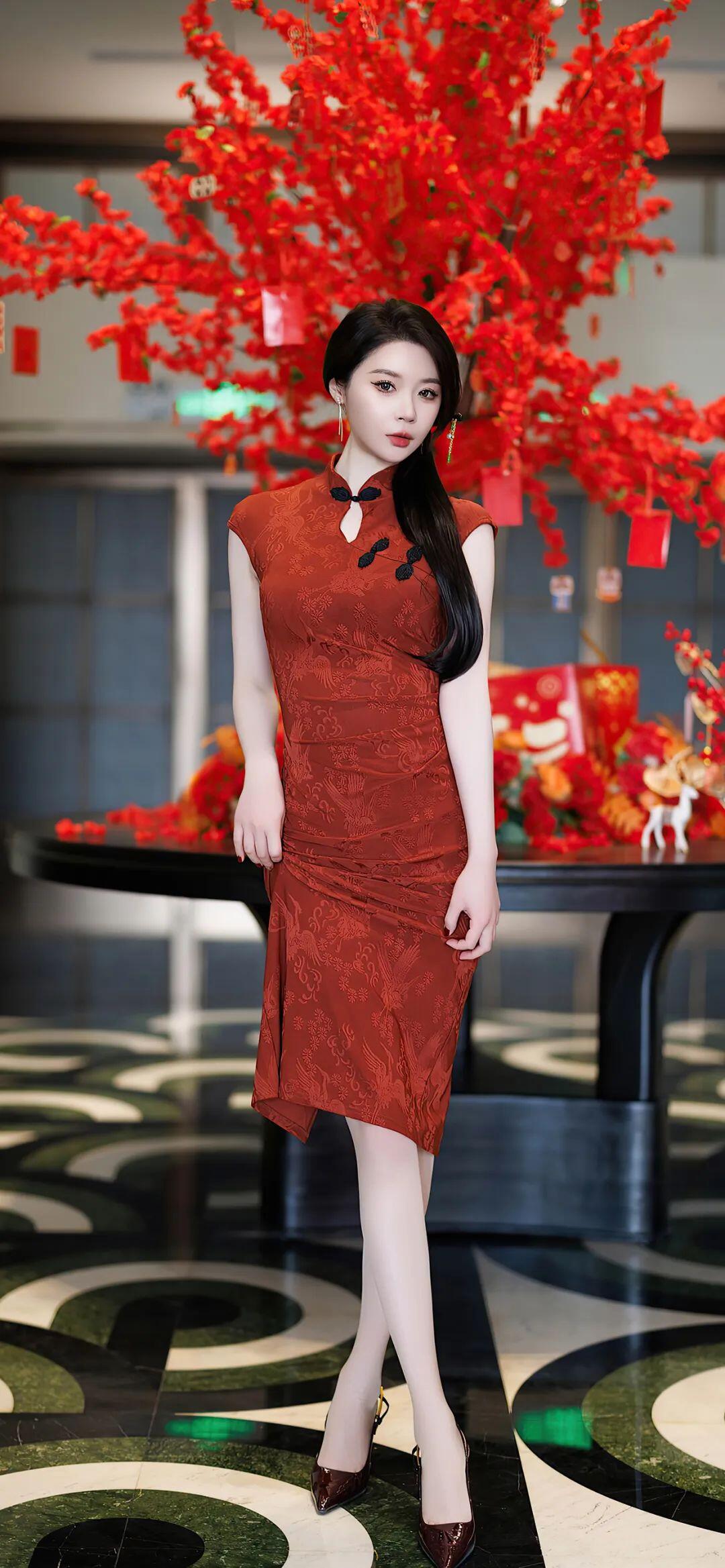 前凸后翘的妹子邀你一起玩