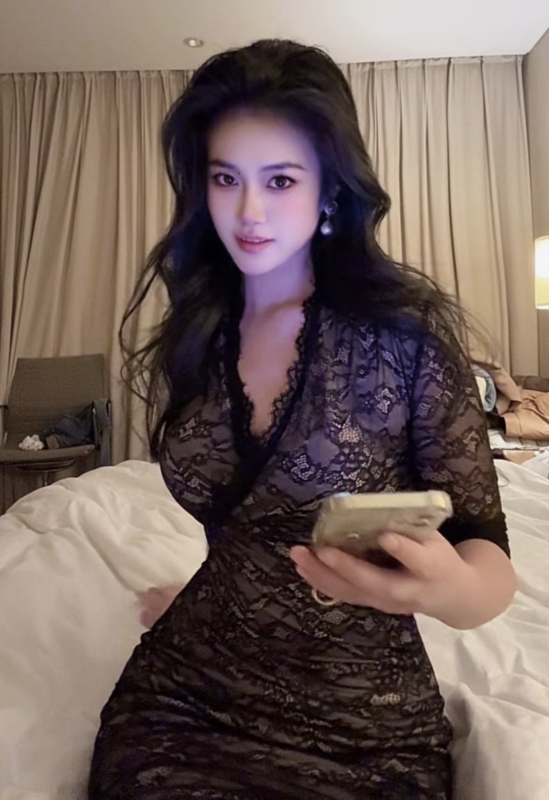 萬(wàn)千嬌媚美少婦[2025]