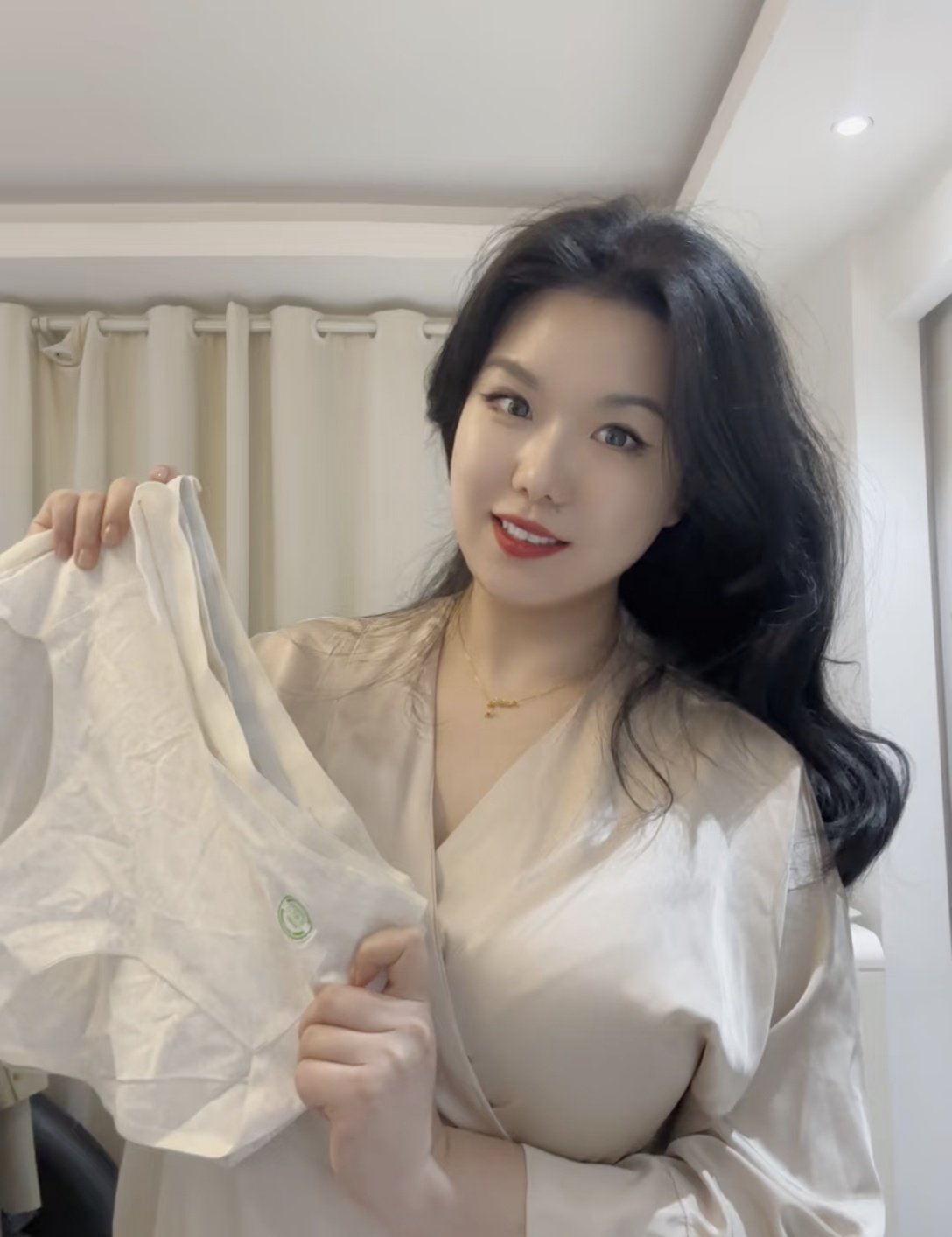 萬千嬌媚美少婦[2025]