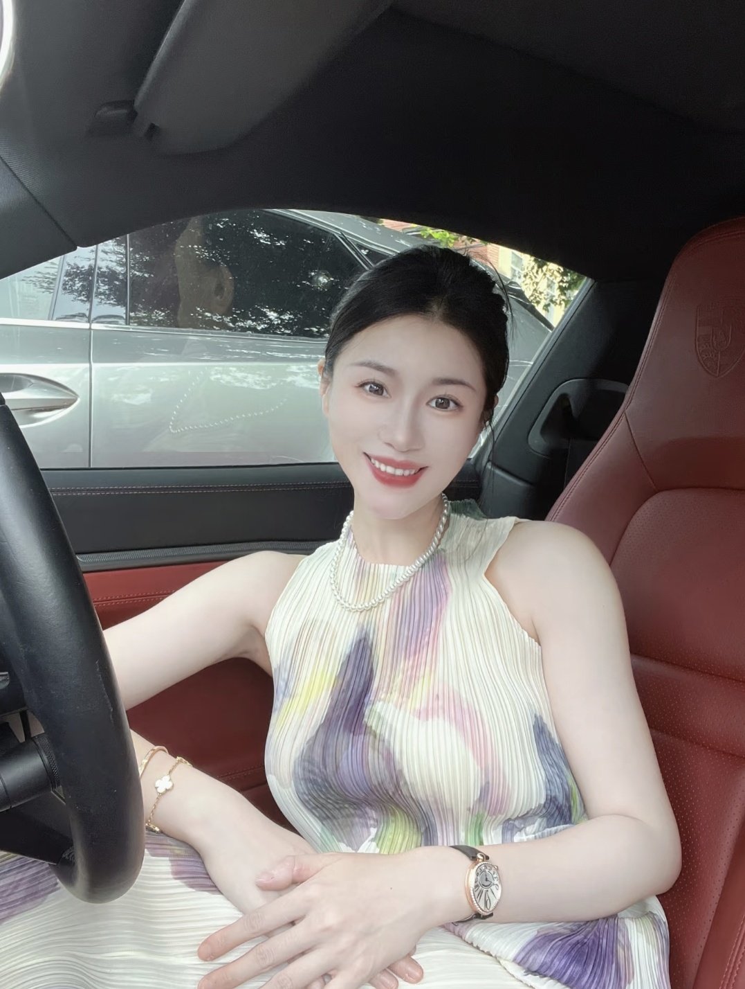 萬(wàn)千嬌媚美少婦[2025]