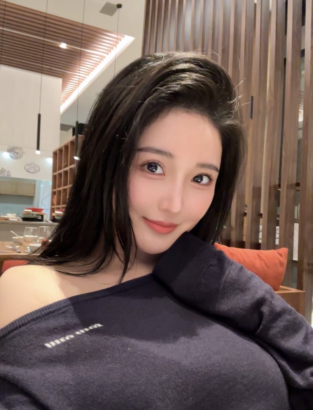 萬(wàn)千嬌媚美少婦[2025]
