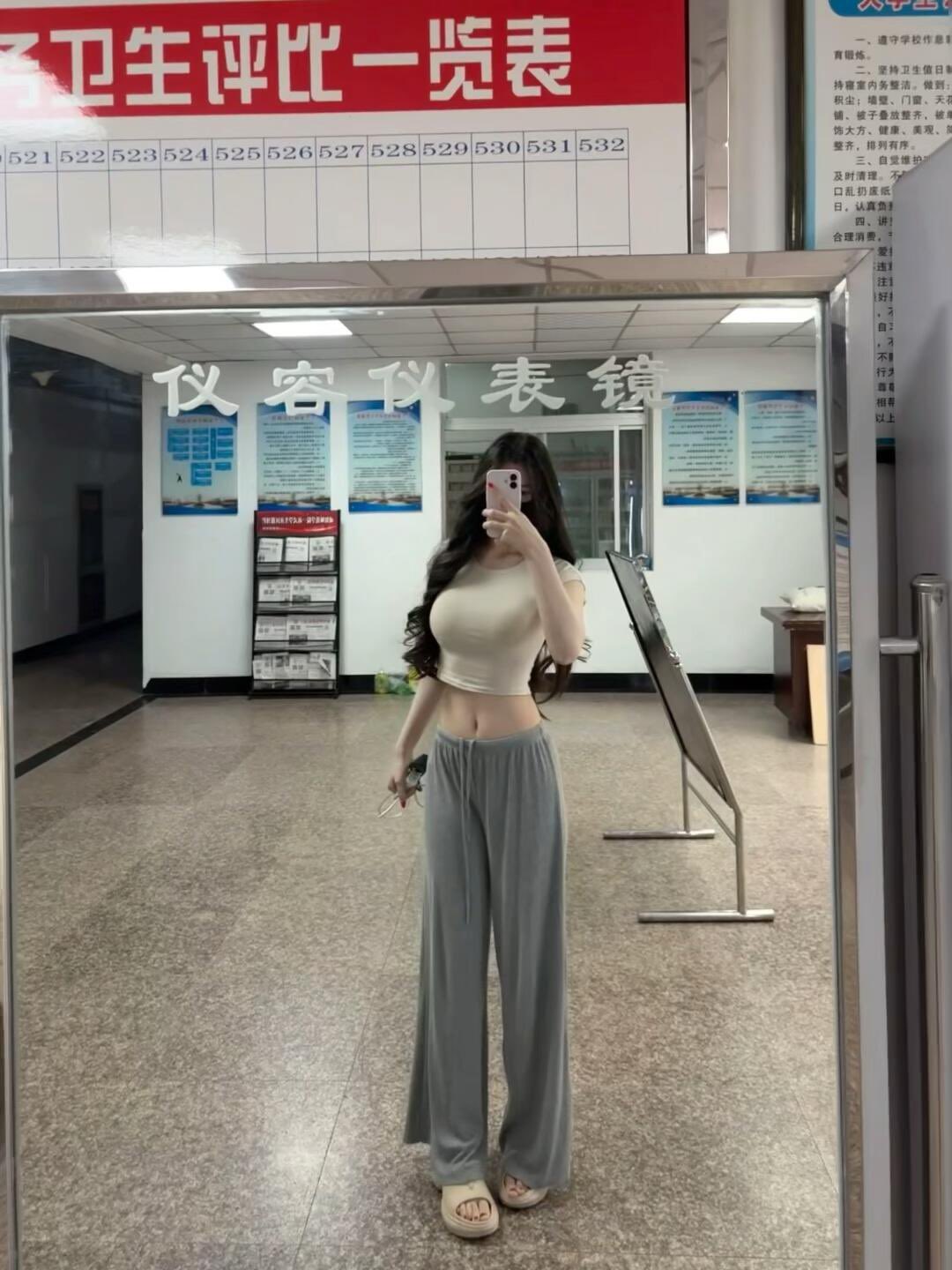 萬(wàn)千嬌媚美少婦[2025]