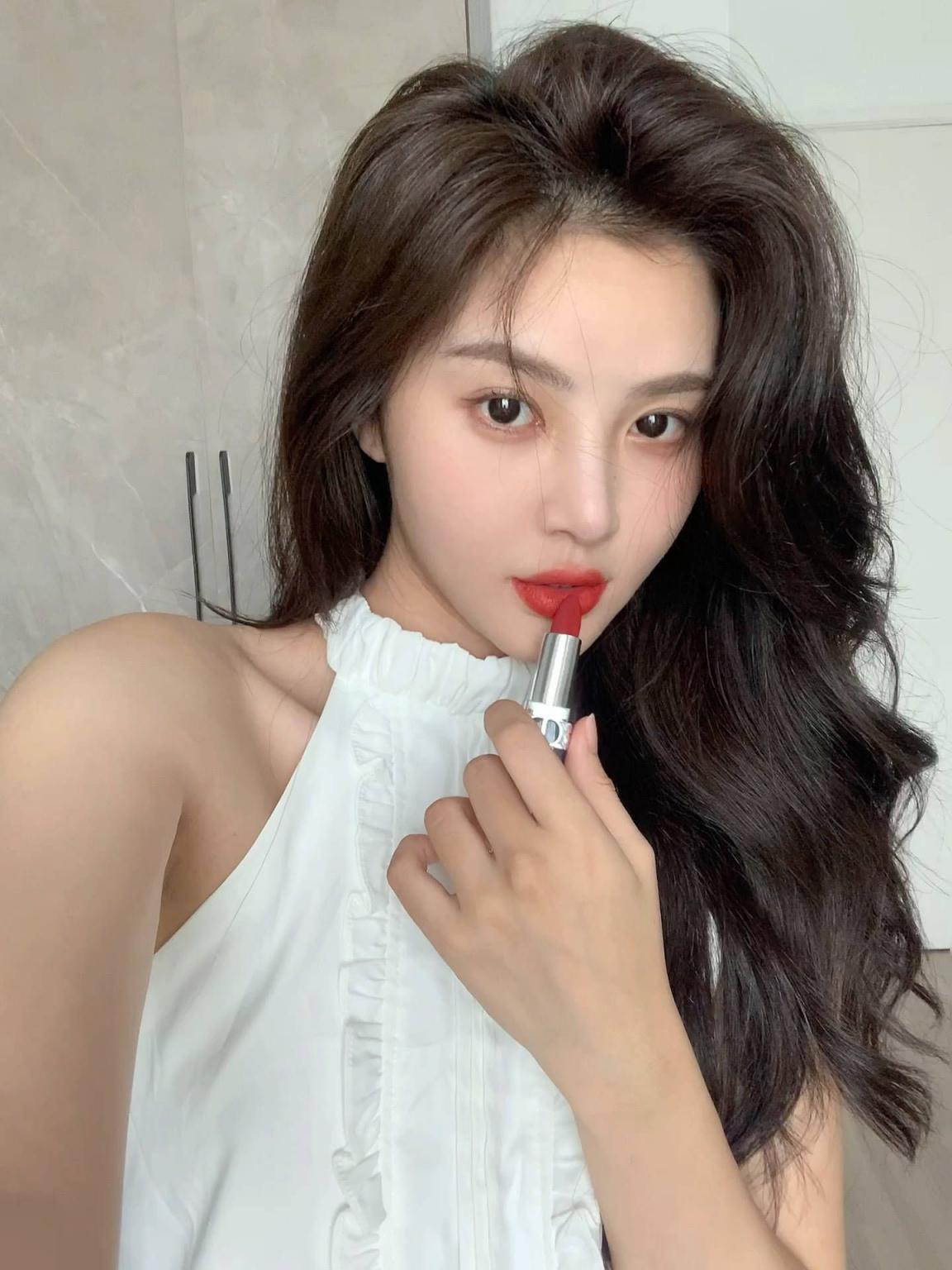 发点漂亮的小姐姐  越看越美