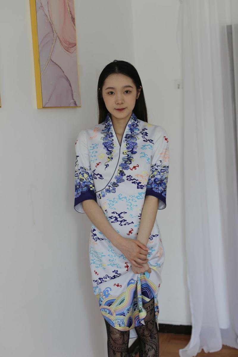 超极品美腿加白嫩奶子