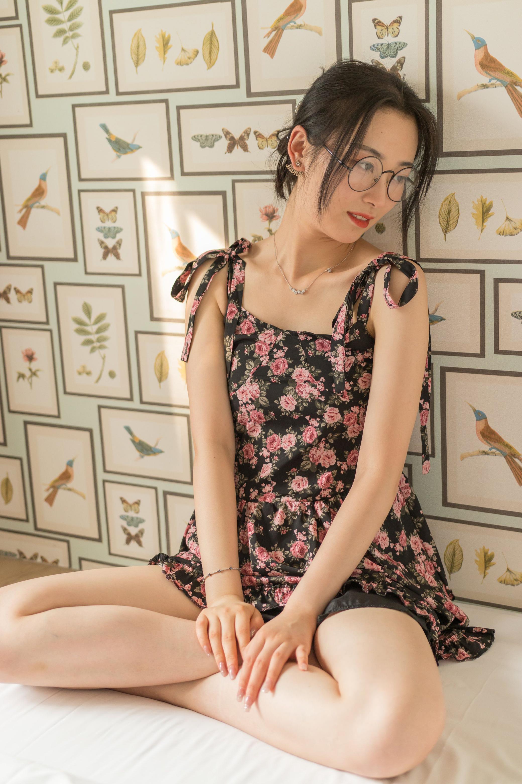 超诱人的碎花裙小姐姐