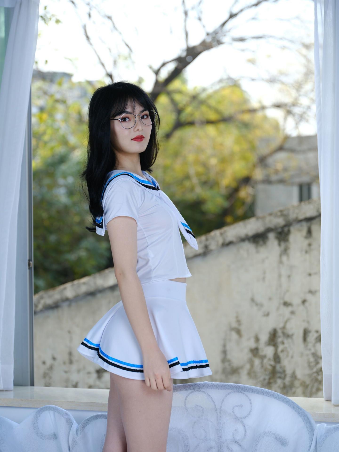 風(fēng)騷且清純的JK眼鏡娘