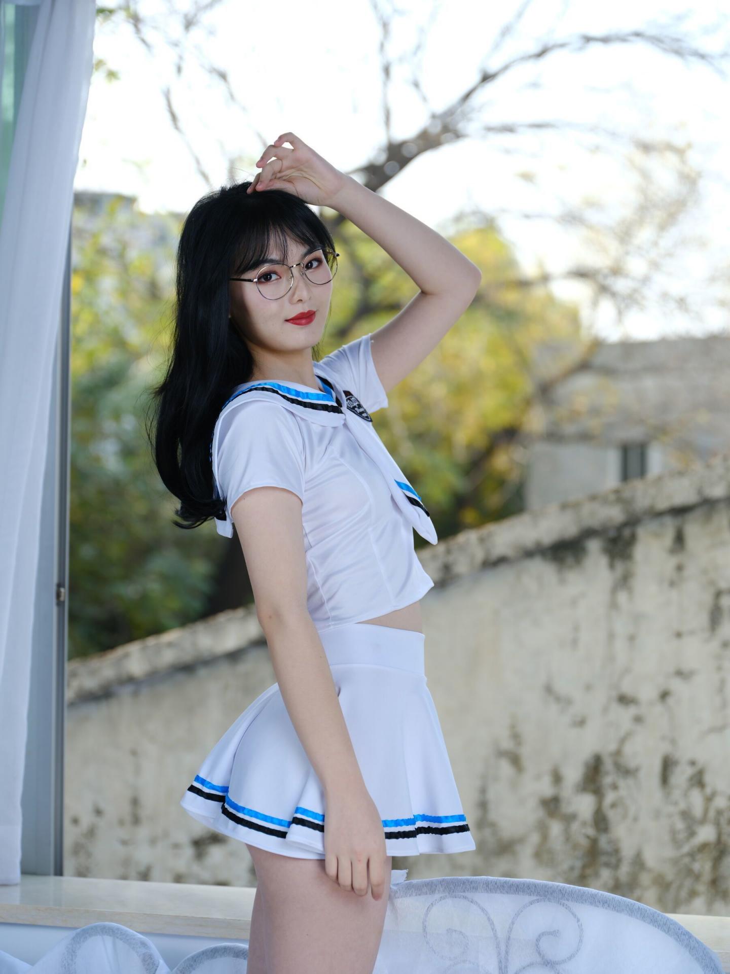 風(fēng)騷且清純的JK眼鏡娘