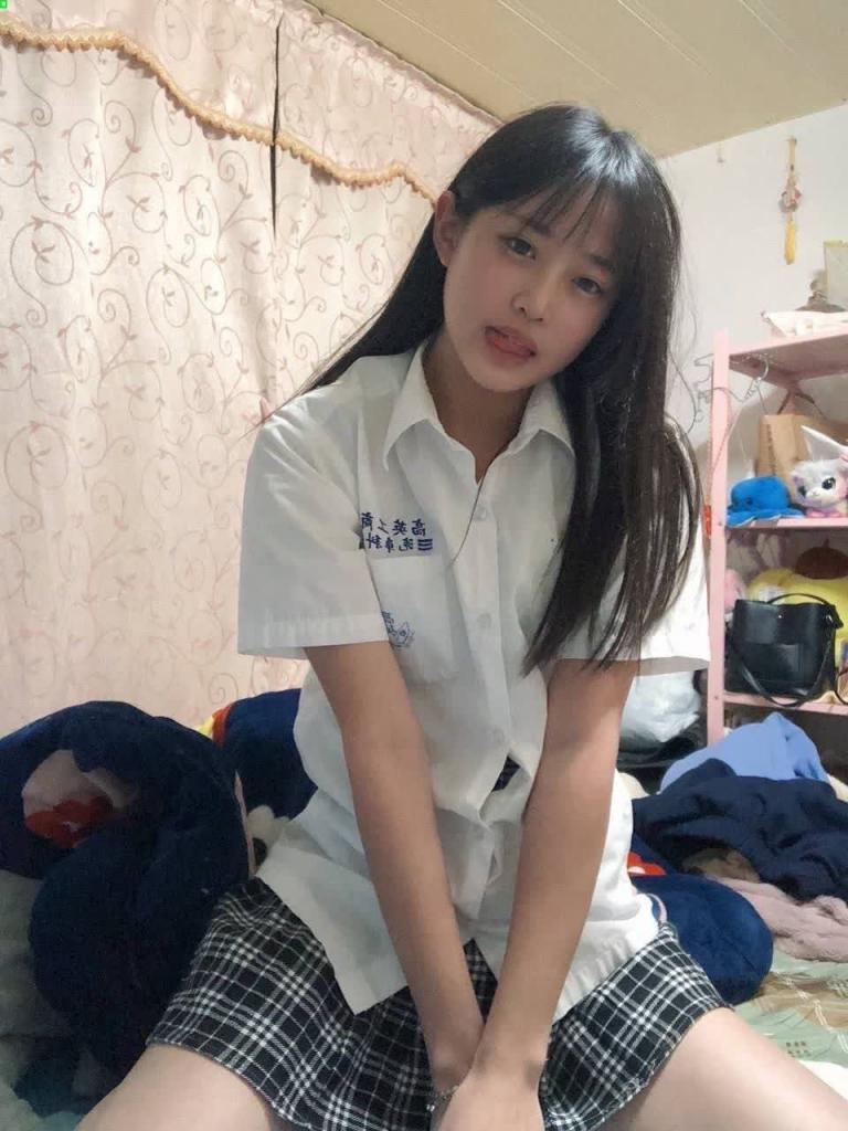 [小母狗]大學(xué)生 - 年輕的身體就是好